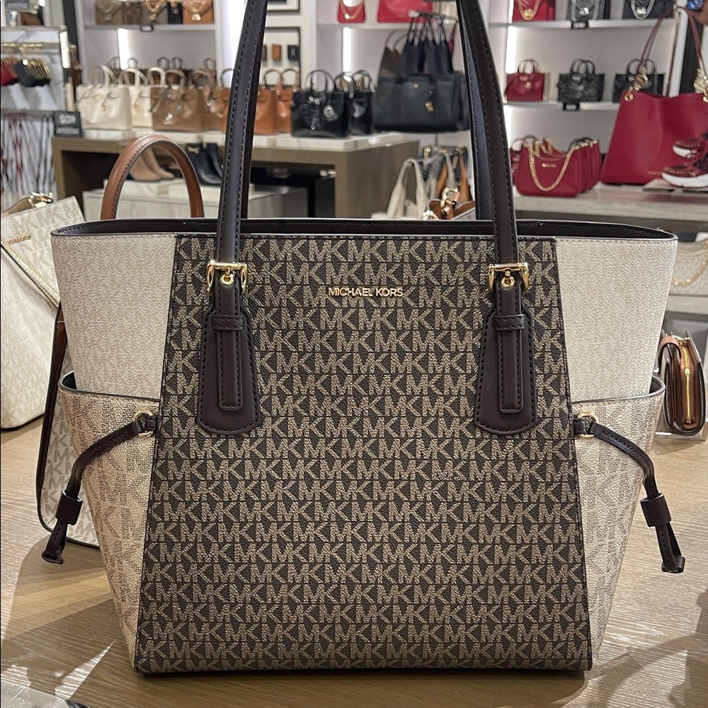 MICHAEL KORS Voyager Lg Color-Block Metallic Signature Logo EW Tote
Brown
NWT - Picture 4 of 16